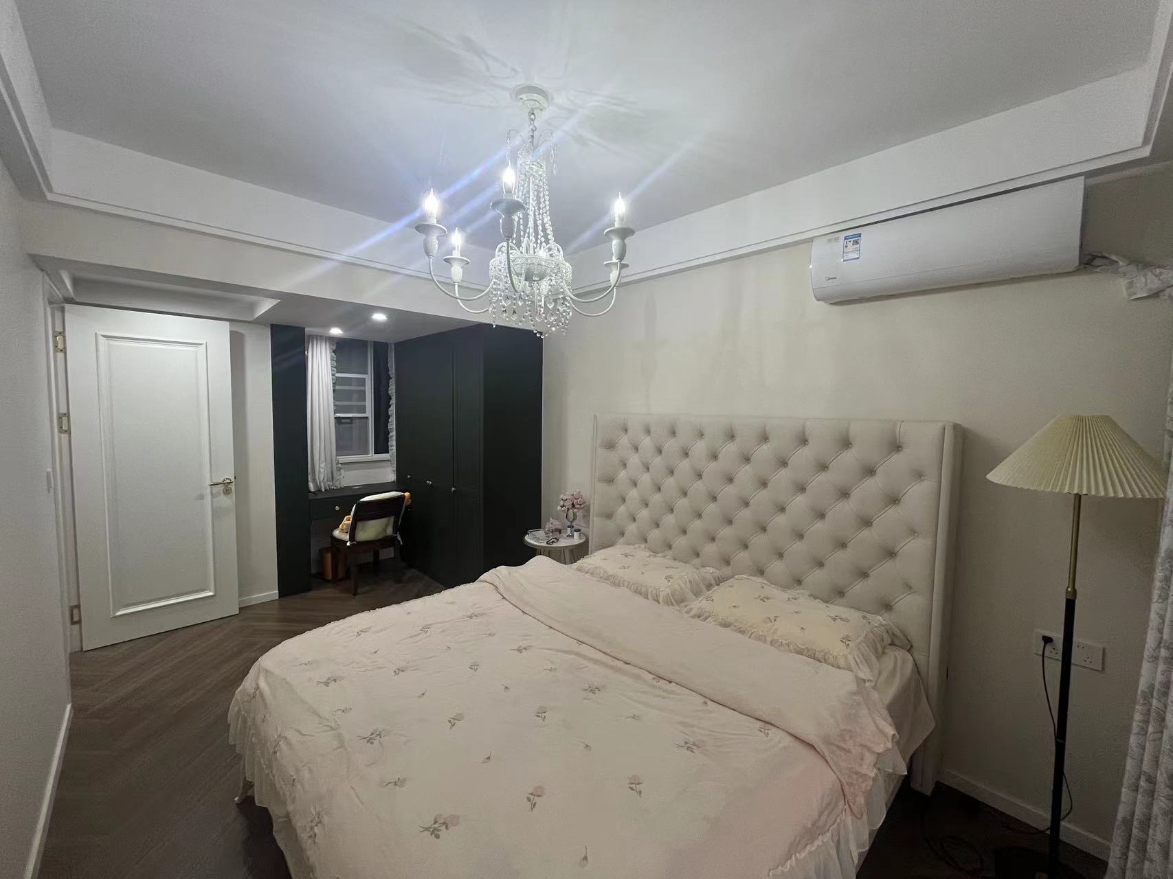 蓝天白云.精装大两房.房子9点成新.看房方便