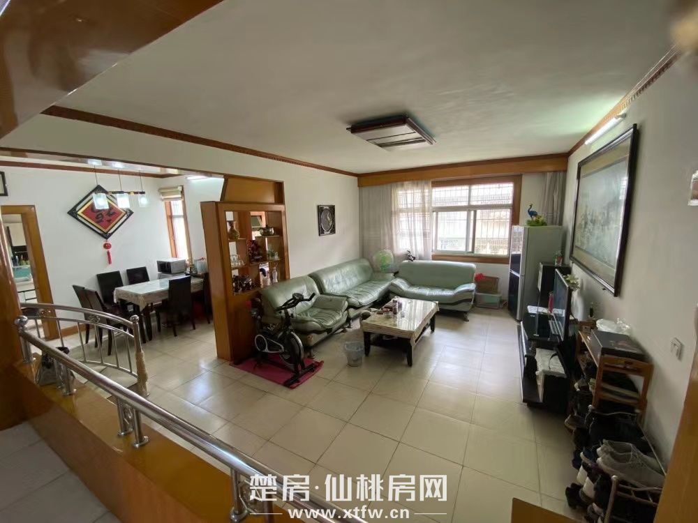 复州花园实验二小旁120平米自住三房出售保养好拎包入住