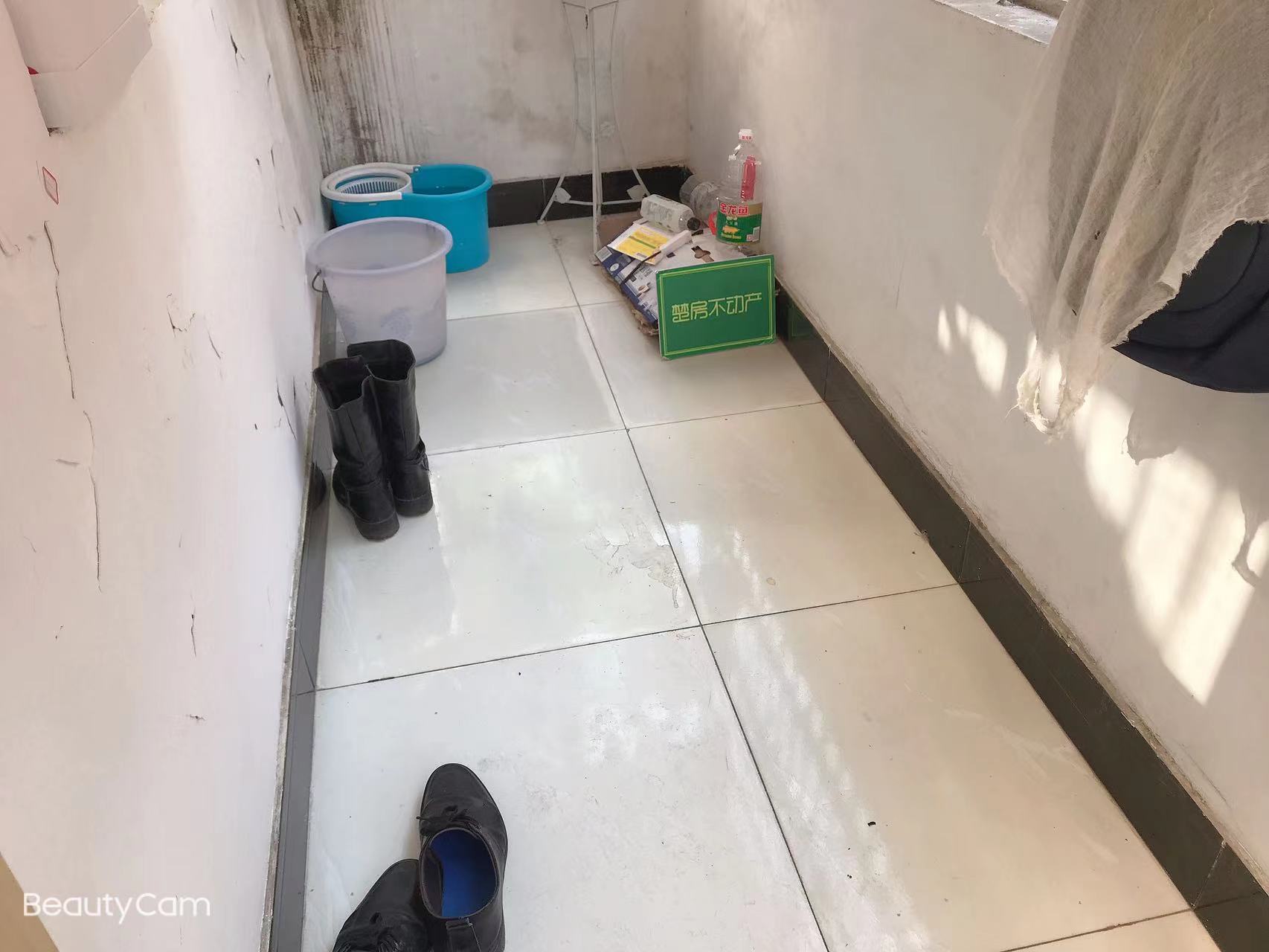 沔中隔壁汉江学生公寓精品两房楼下有架空层相当于二楼满二