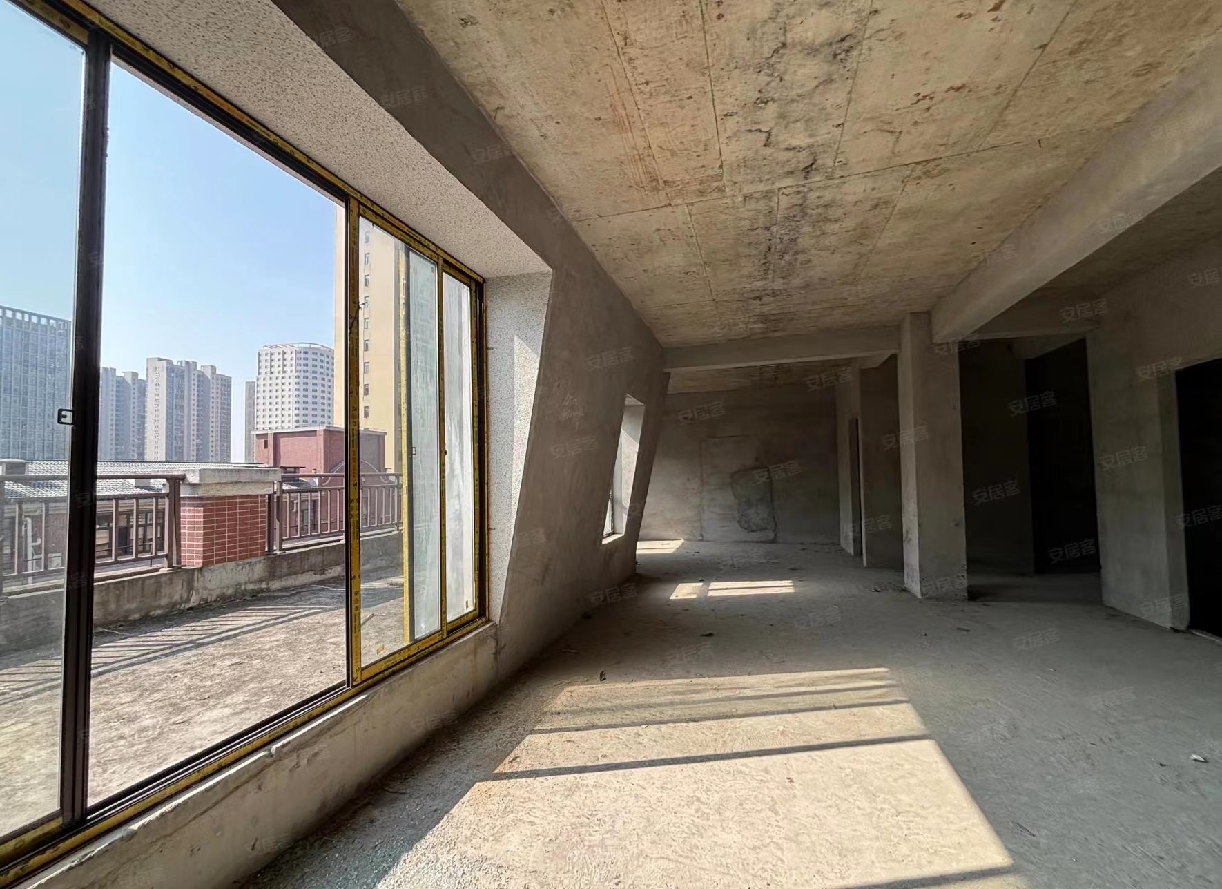 47，房东亏本出，城南忠心位置，电梯洋房，带大露台，证满二，户型视野好