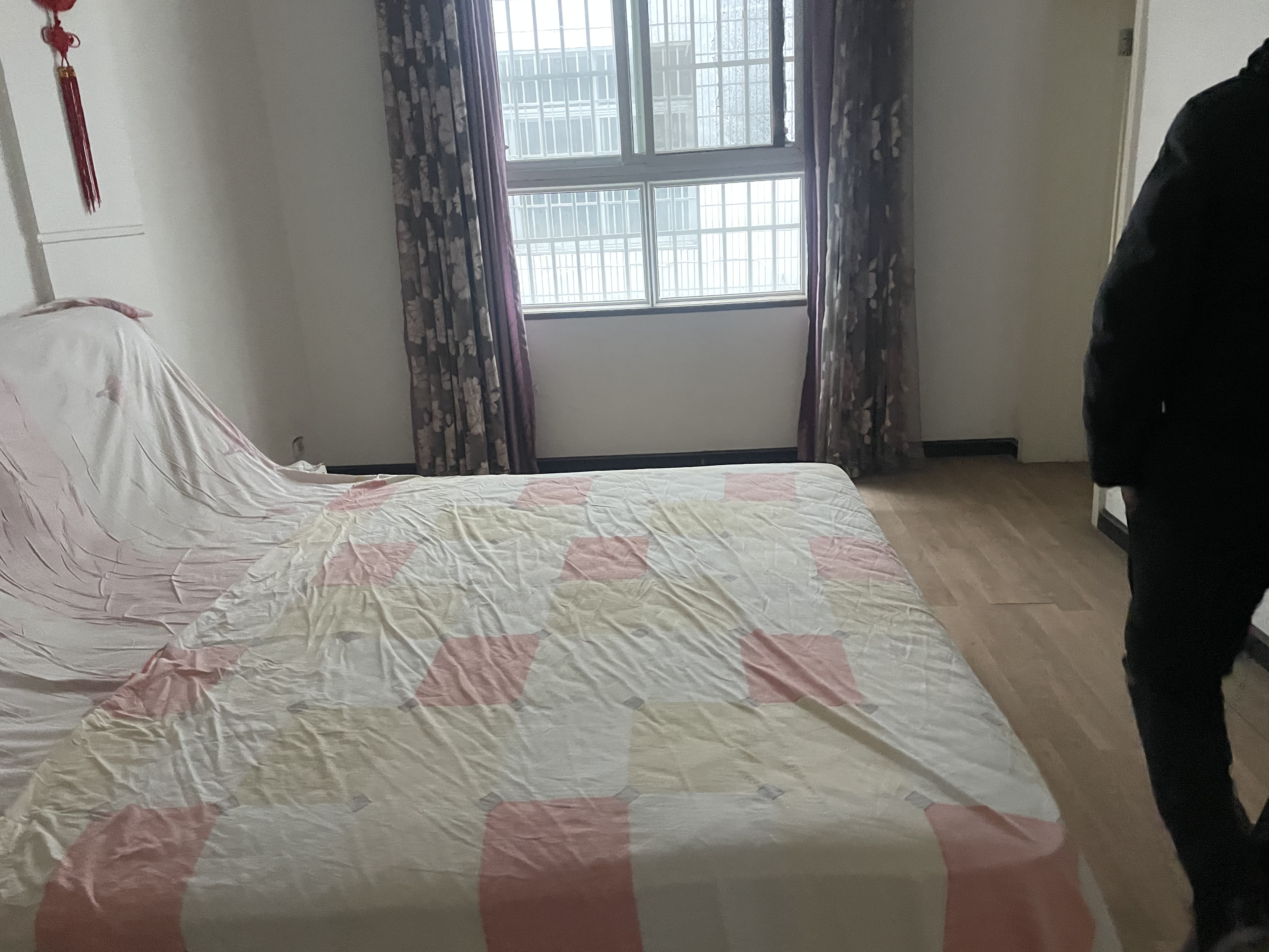 日报对面私房2杆3层好出租自住旁边好停小车