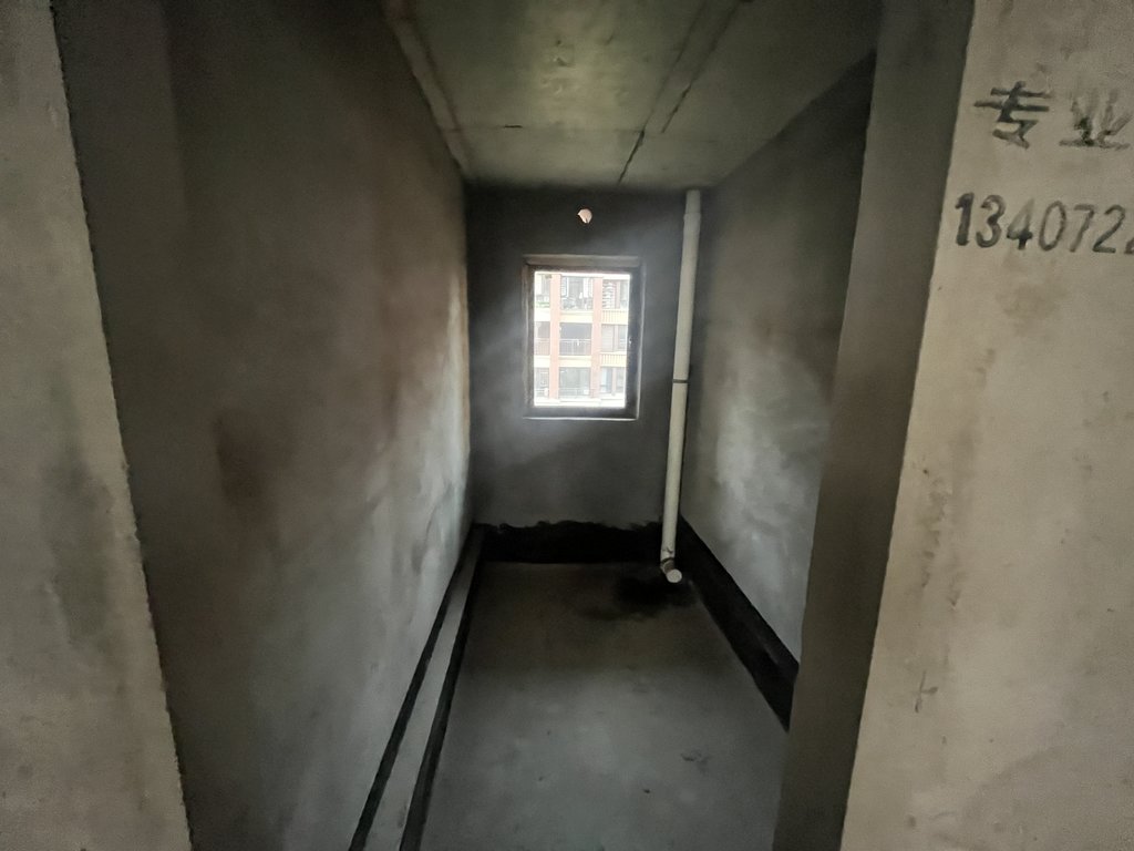 新城一号五期毛坯花园洋房