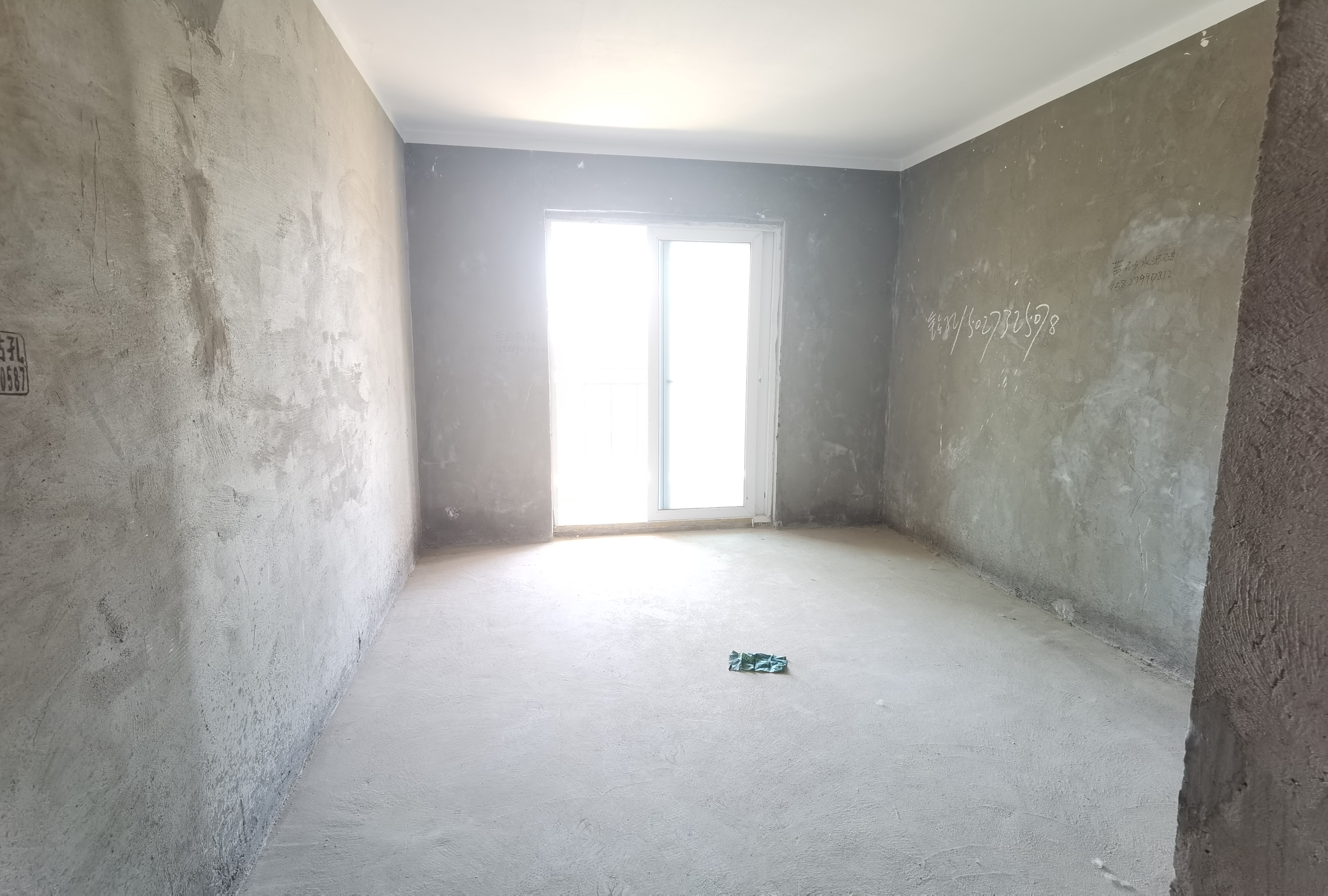 森林国际 毛坯小三房 户型方正 方便看房 业主诚心出售