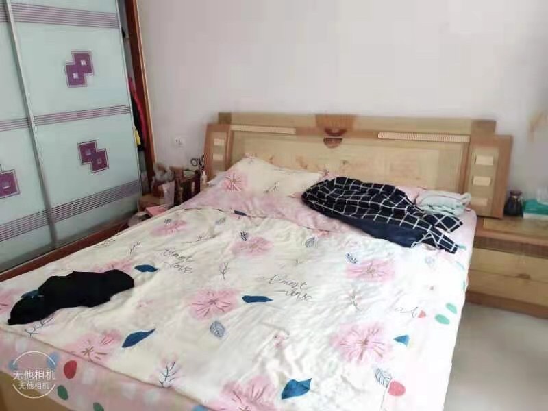 黄荆小区二室二厅交通出行方便