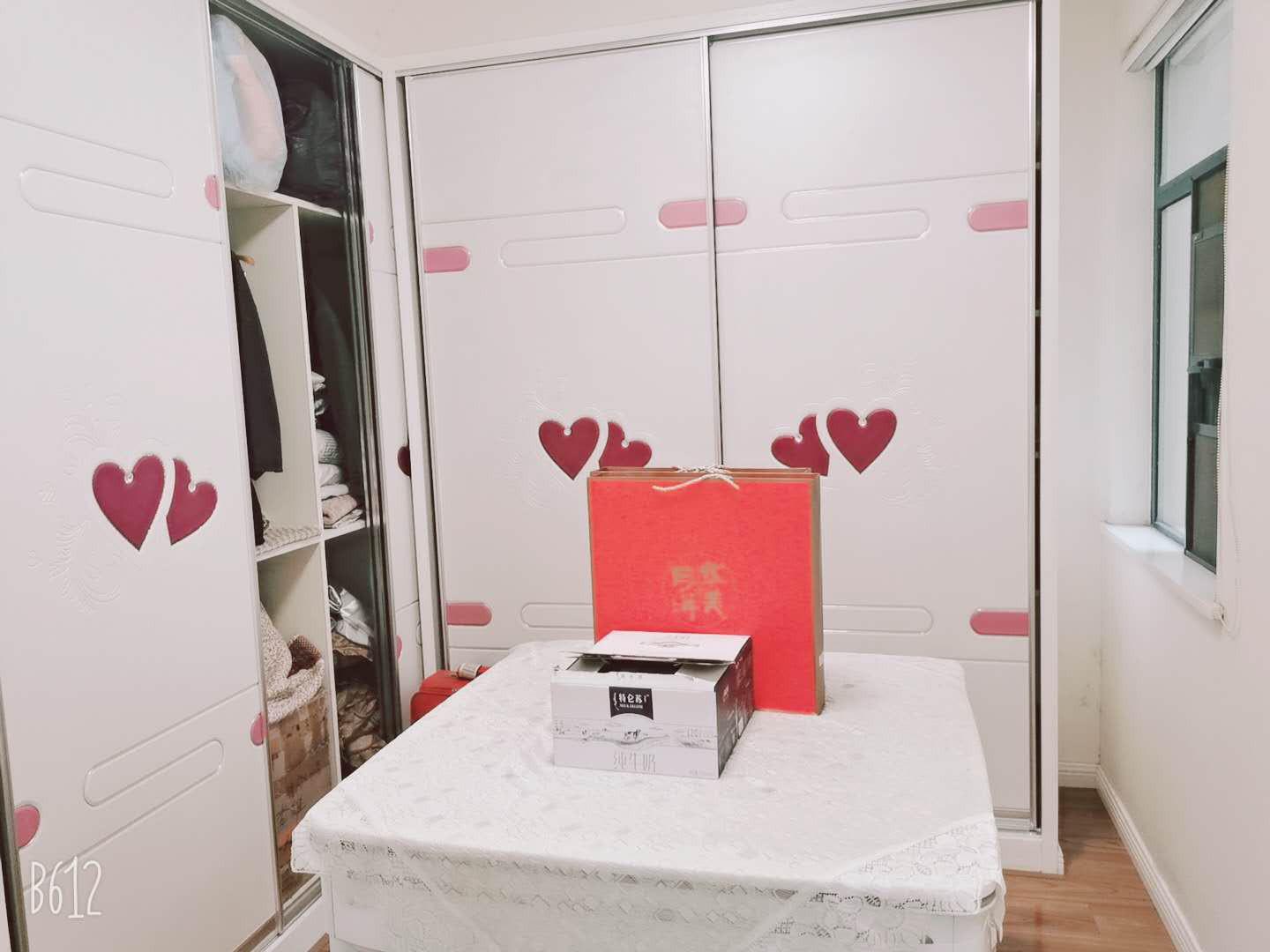 降价啦新城壹号四期湖景房四室两厅两卫双阳台拎包入住