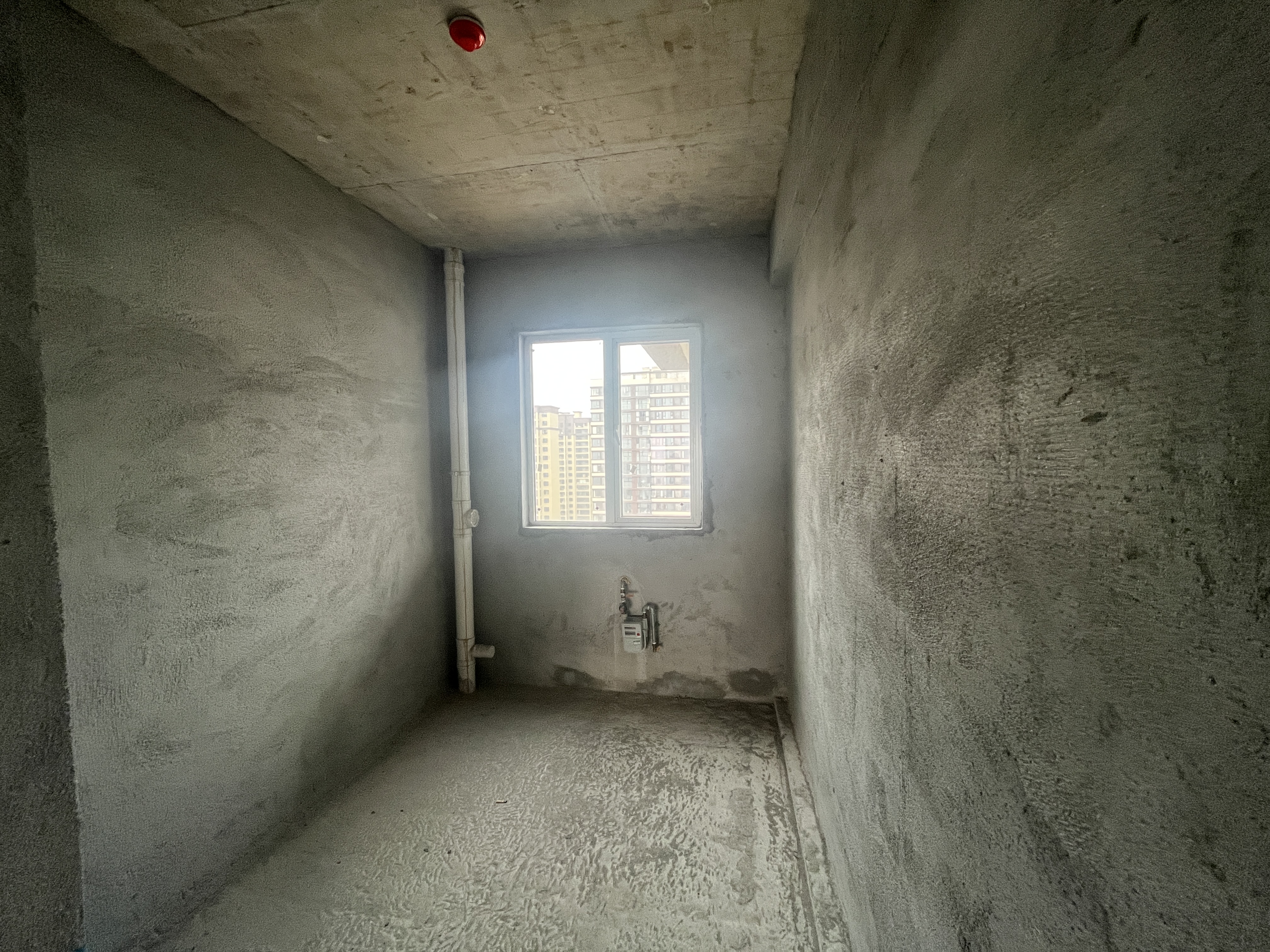 蓝天白云.毛坯三房.带车位，南北通透.看房方便