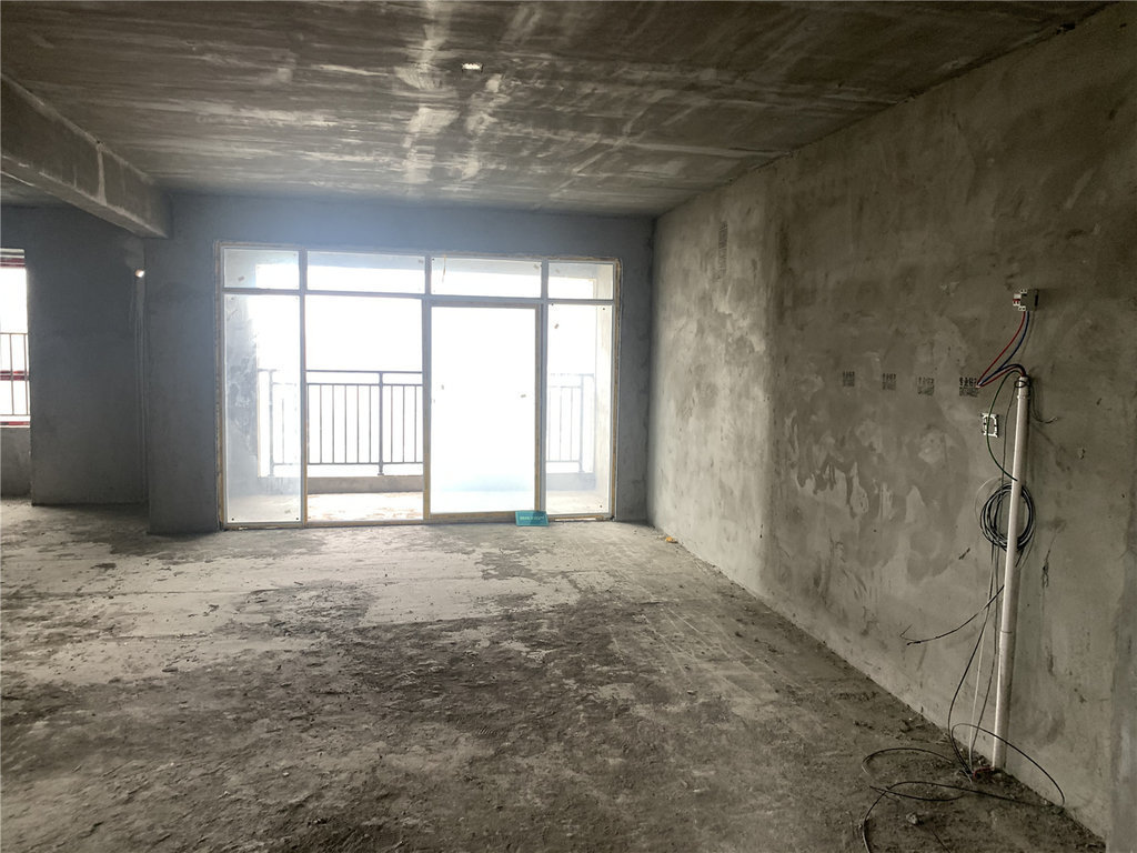 沔阳公馆毛坯大四房 户型通透 带车位一起出售