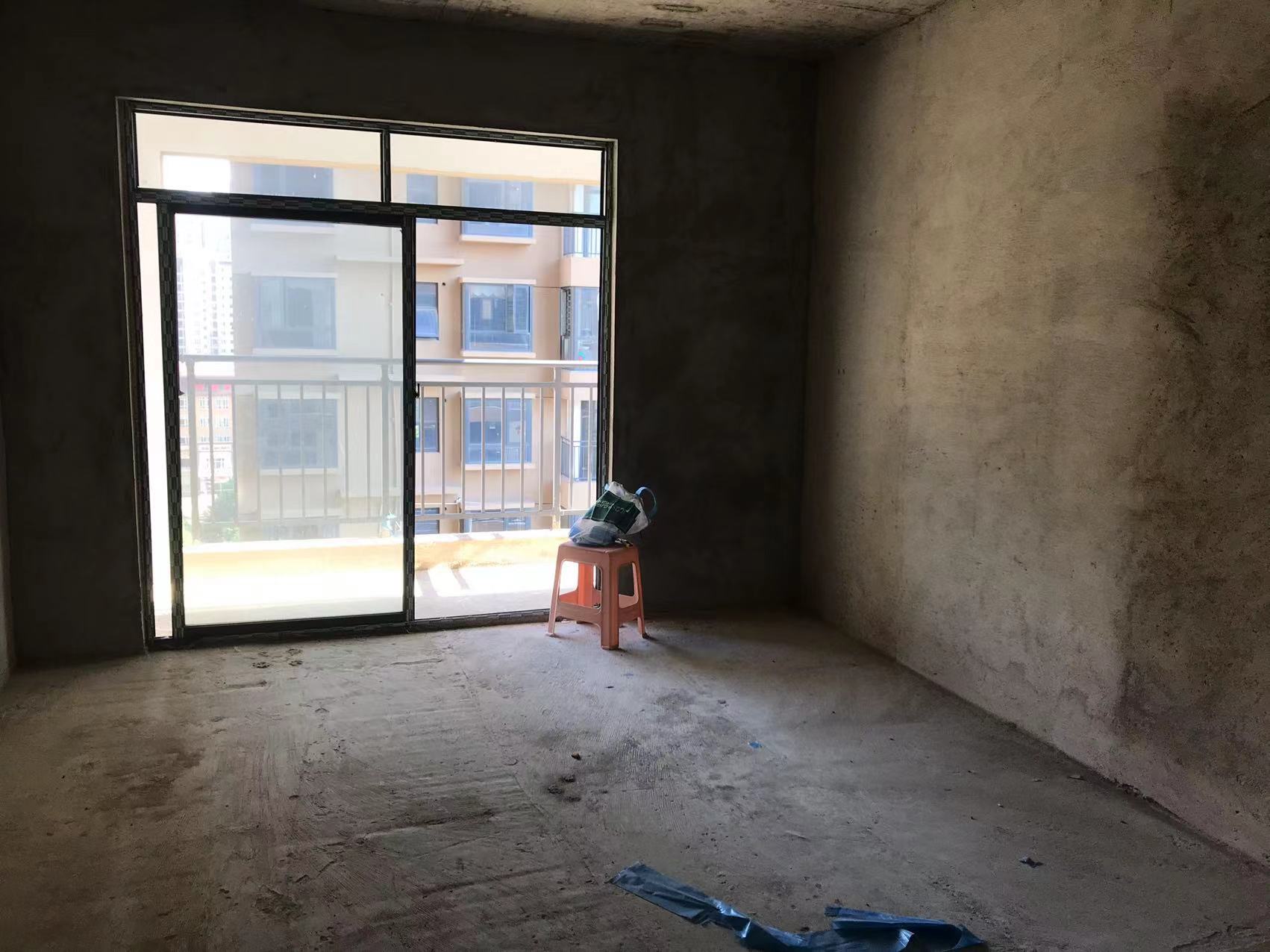 满庭春对面学府名都毛坯三房电梯中层看房方便