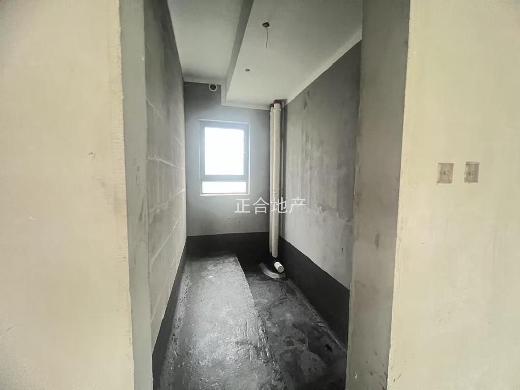 城南吾悦华府好地段，大四房，南北双阳台，现房