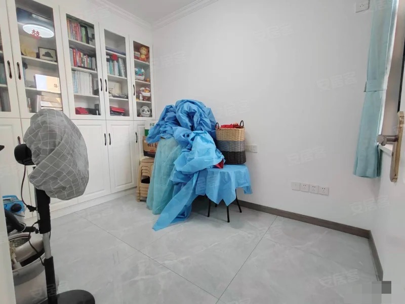 276？城南新城壹号五期，9.9成新，单价6300，电梯好楼层19楼，精装三房，证满二