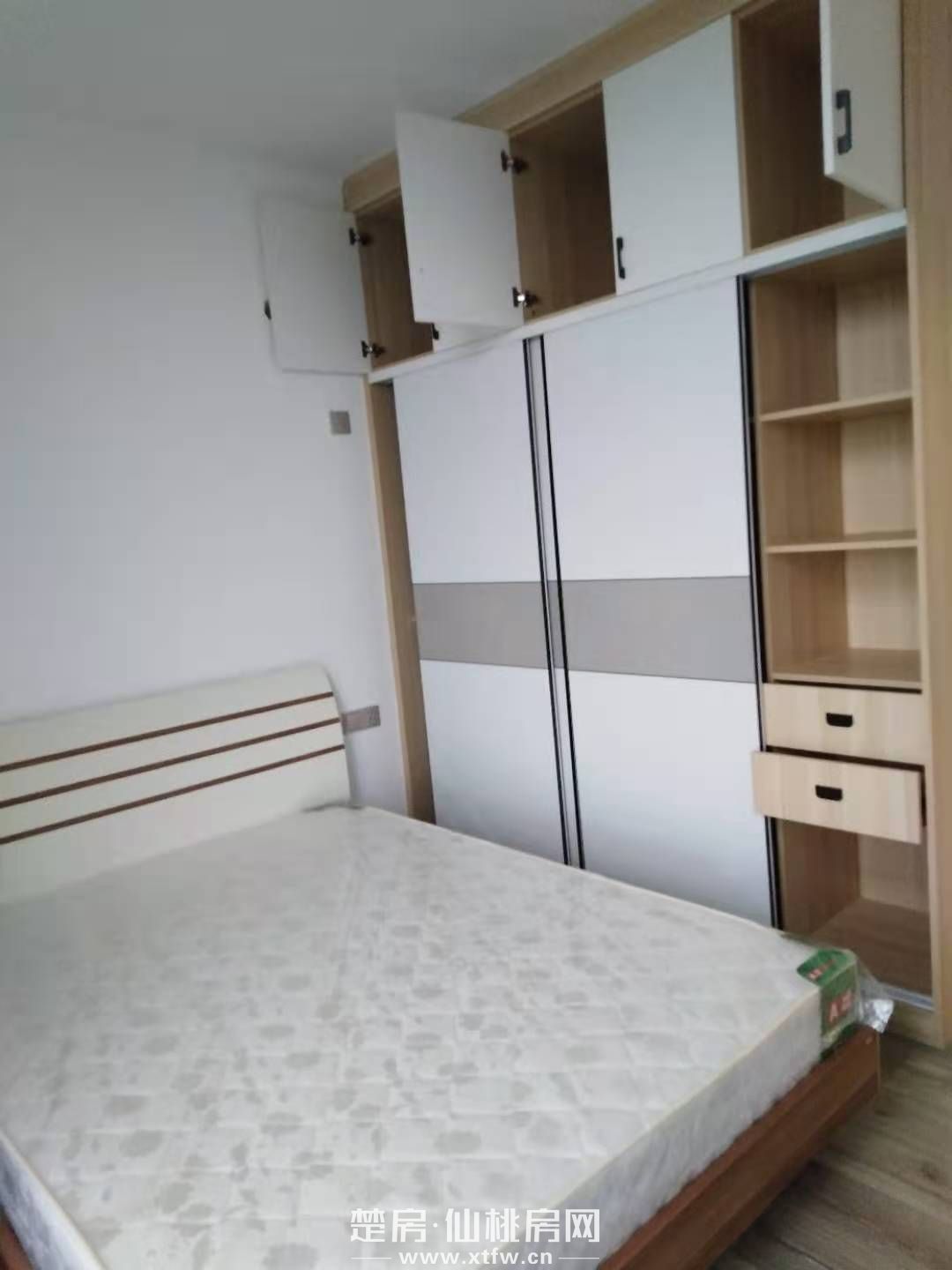 天瑞公馆精装两房等你拎包入住