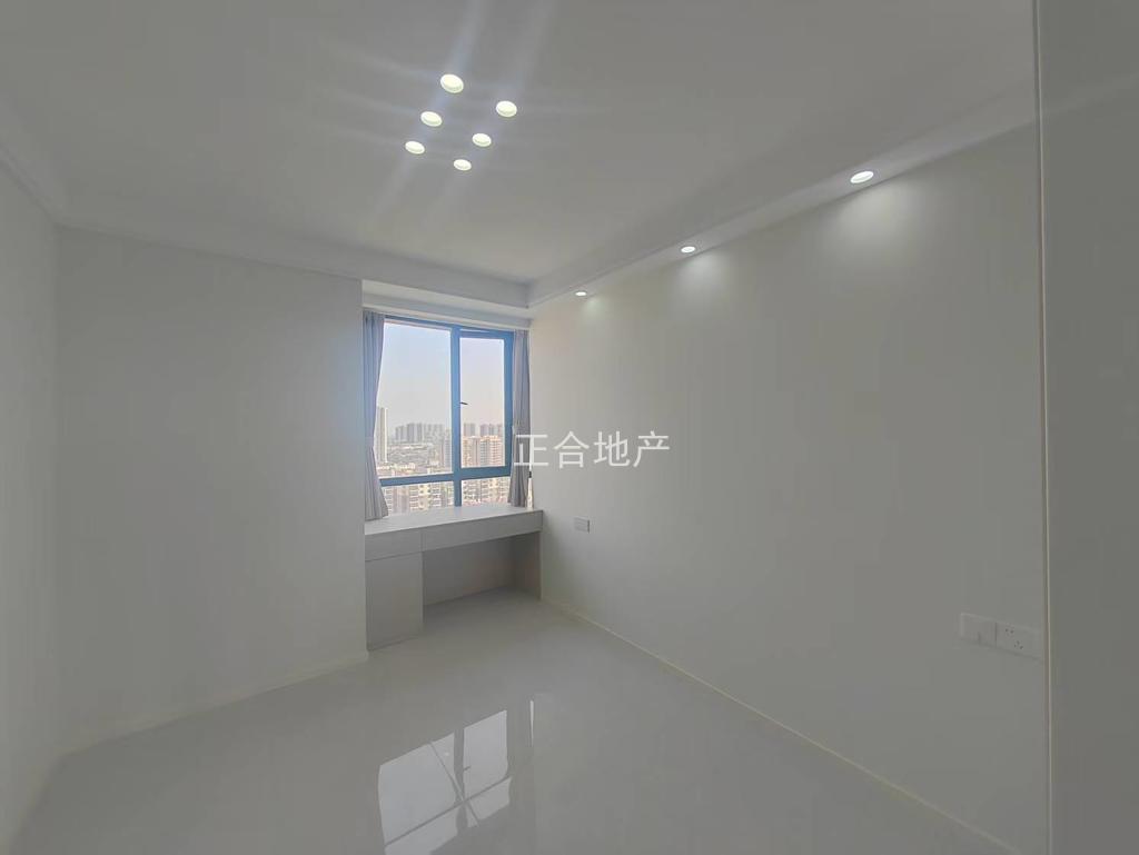 城南，新城壹号，电梯中间好楼层，精装三房二卫，双阳台，实验三小新二中