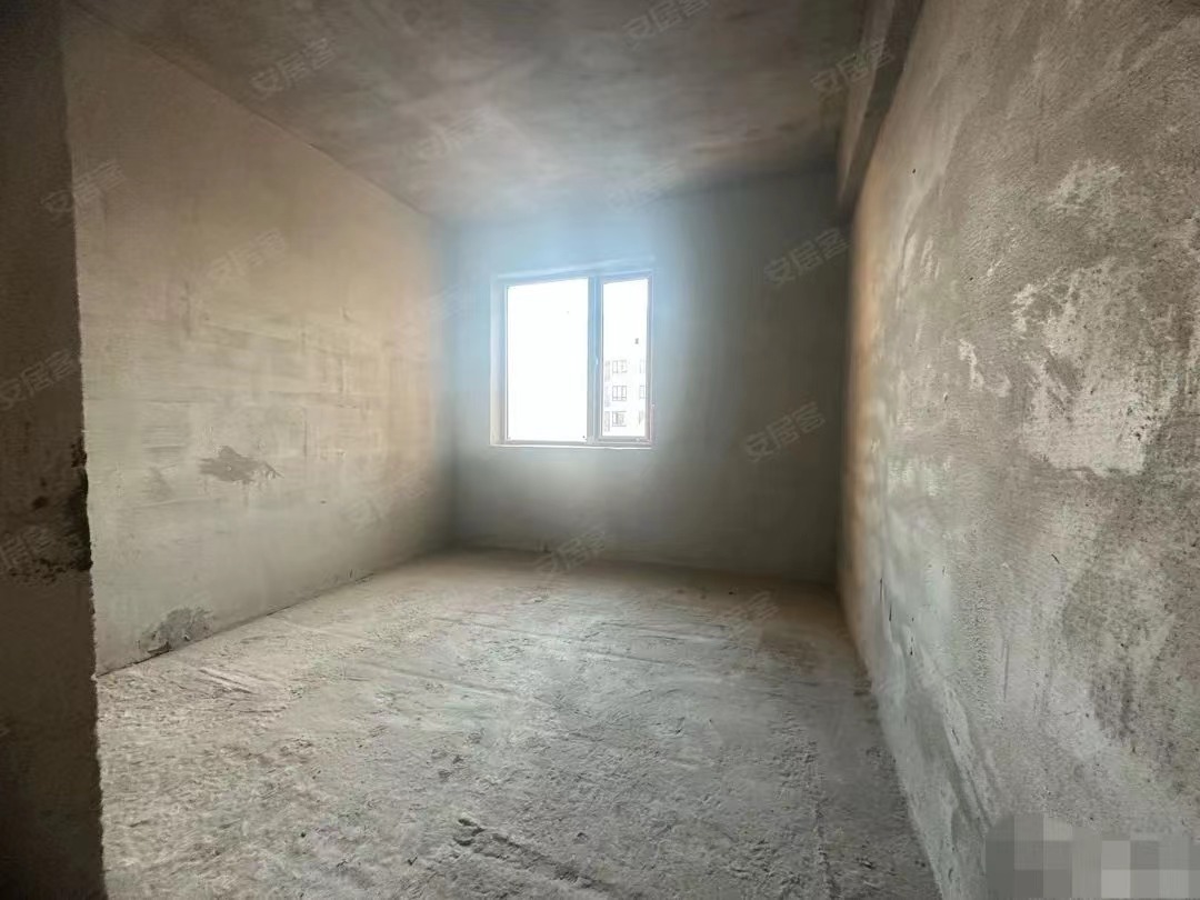 20，房东亏本出，40多万城南电梯房，电梯16层，证件满二，捡漏