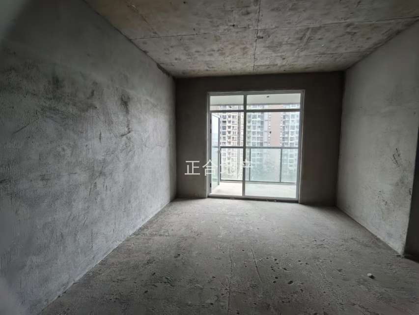 蓝天白云毛坯大三方南北通透采光好格局分明带车位