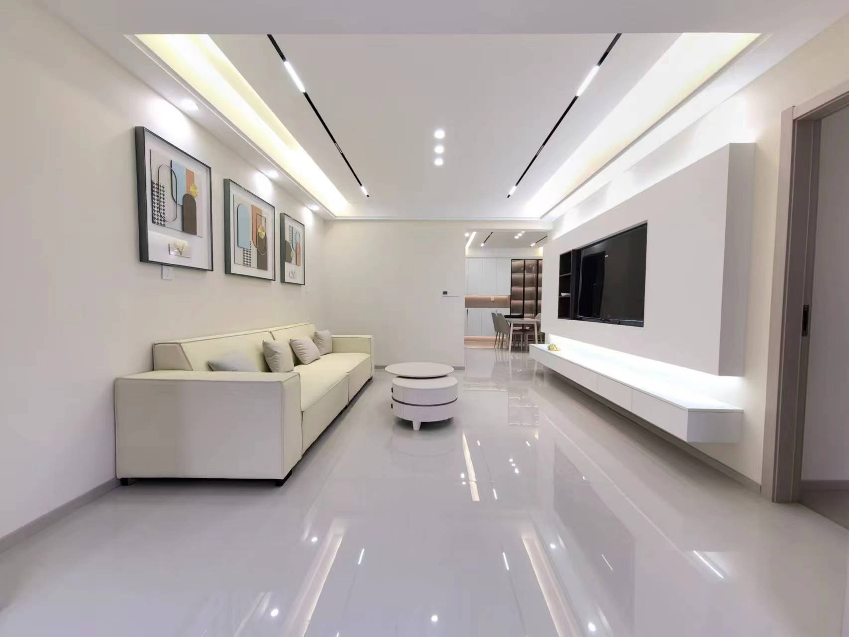 急售，房东降价了，一中对面，精装两房，成色很新，中间好楼层，证满二