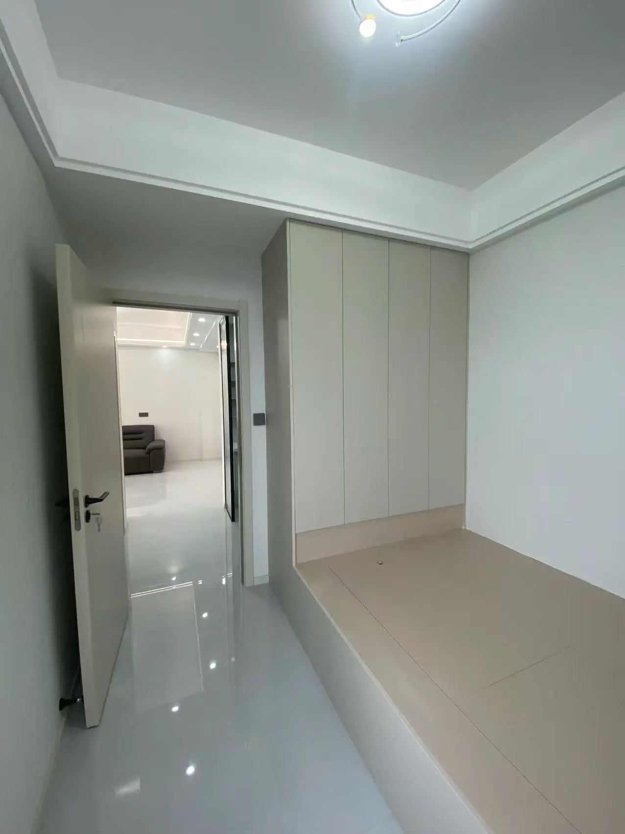 满庭春对面，仙桃晓学新三中，电梯精装2房，好楼层，视野采光好