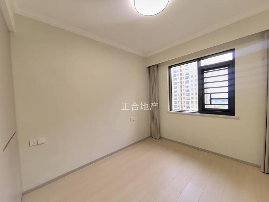 一中对面，翰林公馆，装修成色新，精装三房，采光好，证满二，好楼层