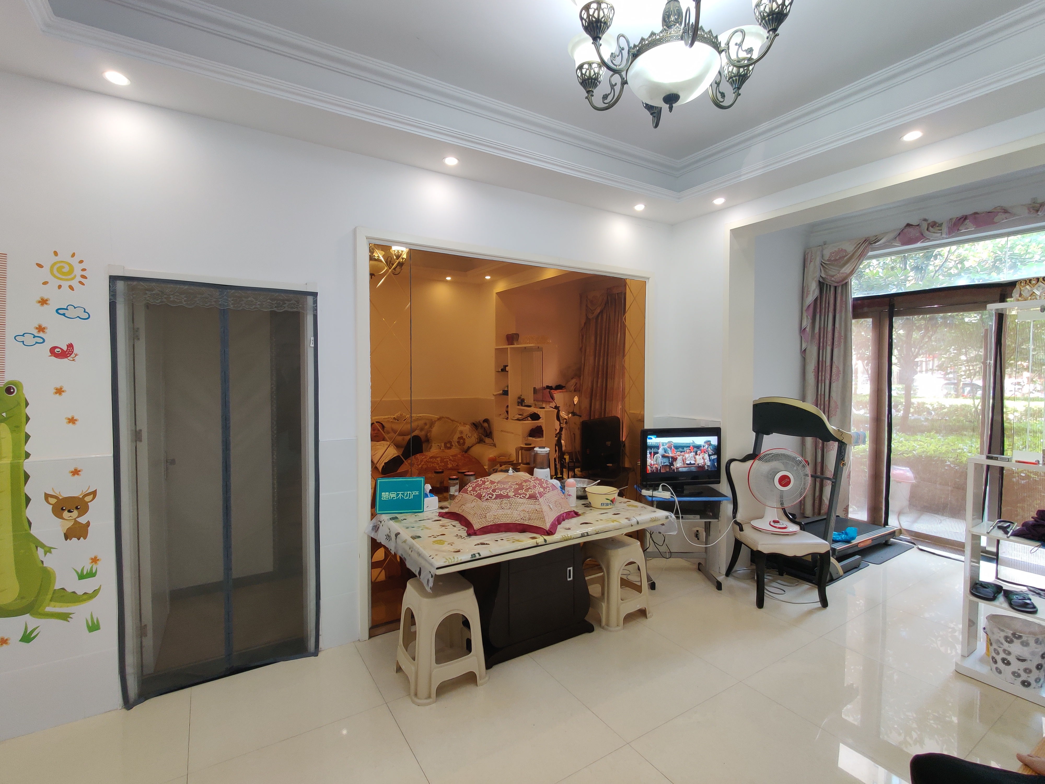 翰林公馆 精装三房  随看房 出门就是一中 也可以出租 需要的看过来