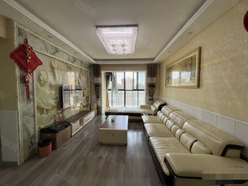 城南，森林国际，新二中对面，26楼，精装三房 ，证满五， 税废低，成色新