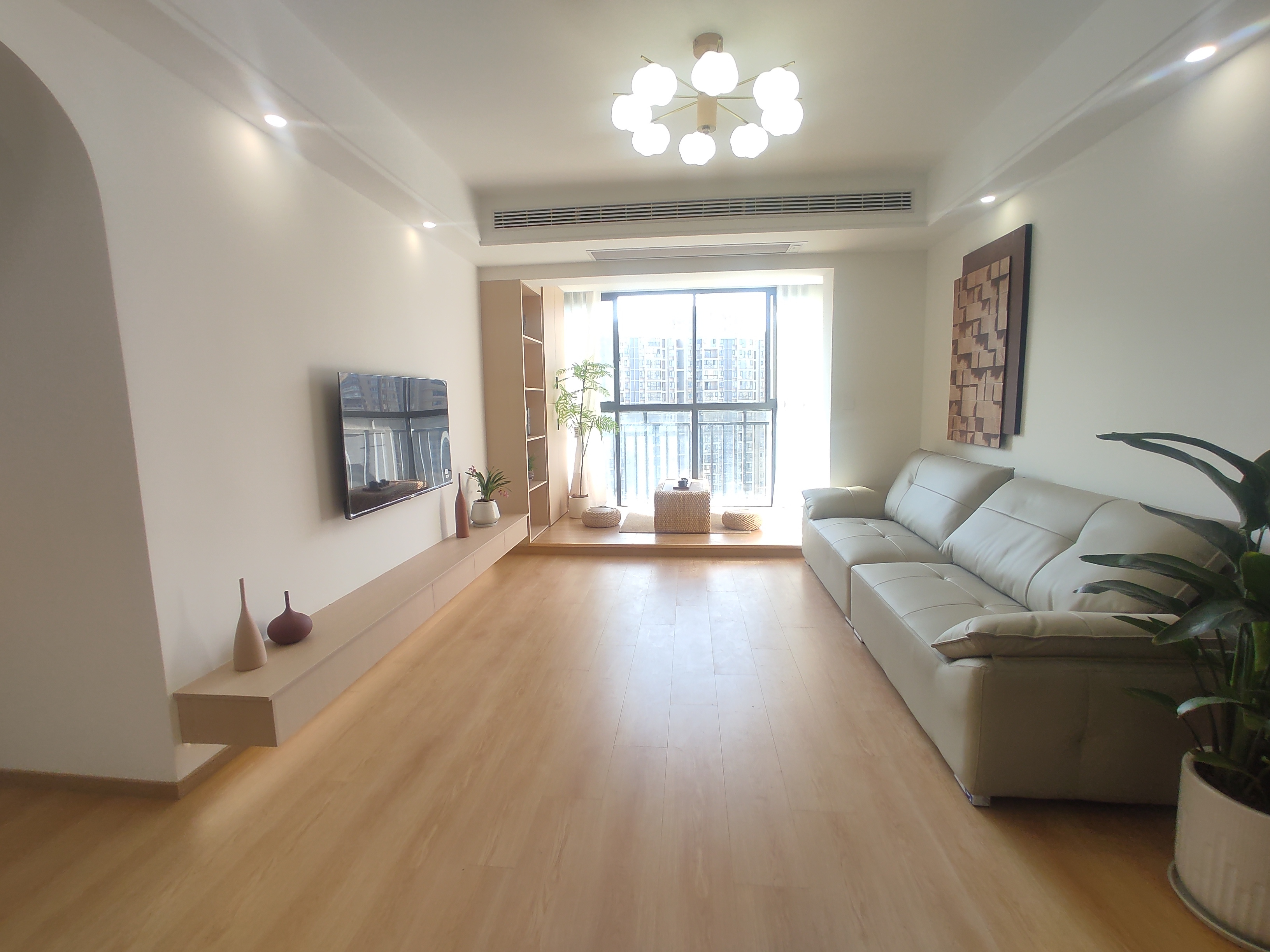 森林国际精装3房，正宗湖景房，老证   好楼层