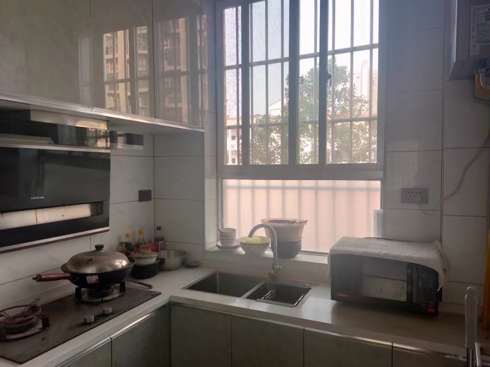 龙华山小學教师宿舍.精装三房.证件满二.看房方便