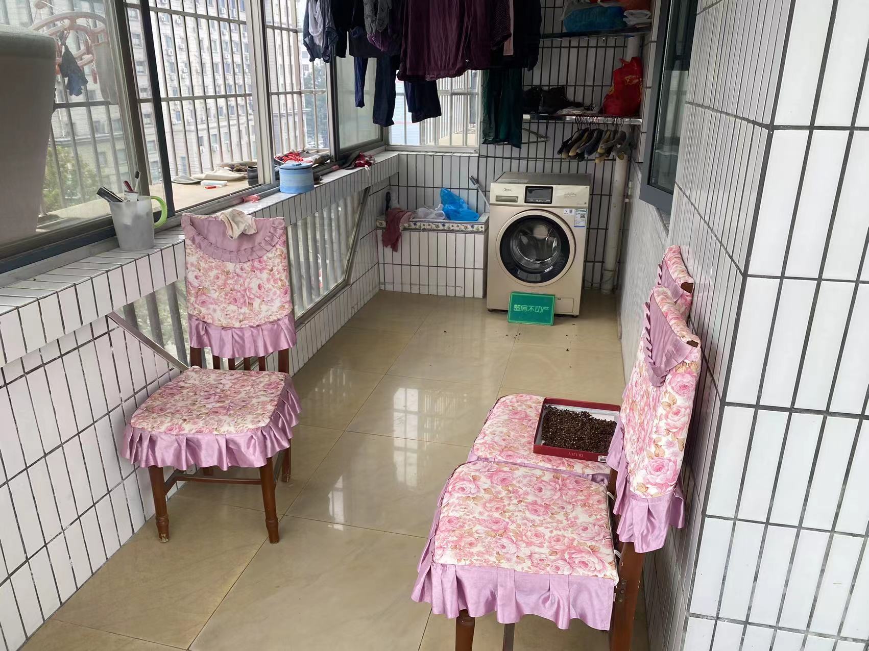 复州花园精装大三房周边配套设施齐全采光好业主诚心出售