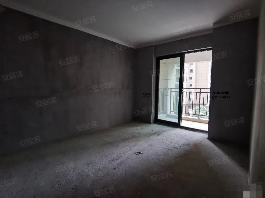 89，房东亏本出，城南森林国际翡冷翠，急卖‼️证满二，小区环境好，楼下是二小二中