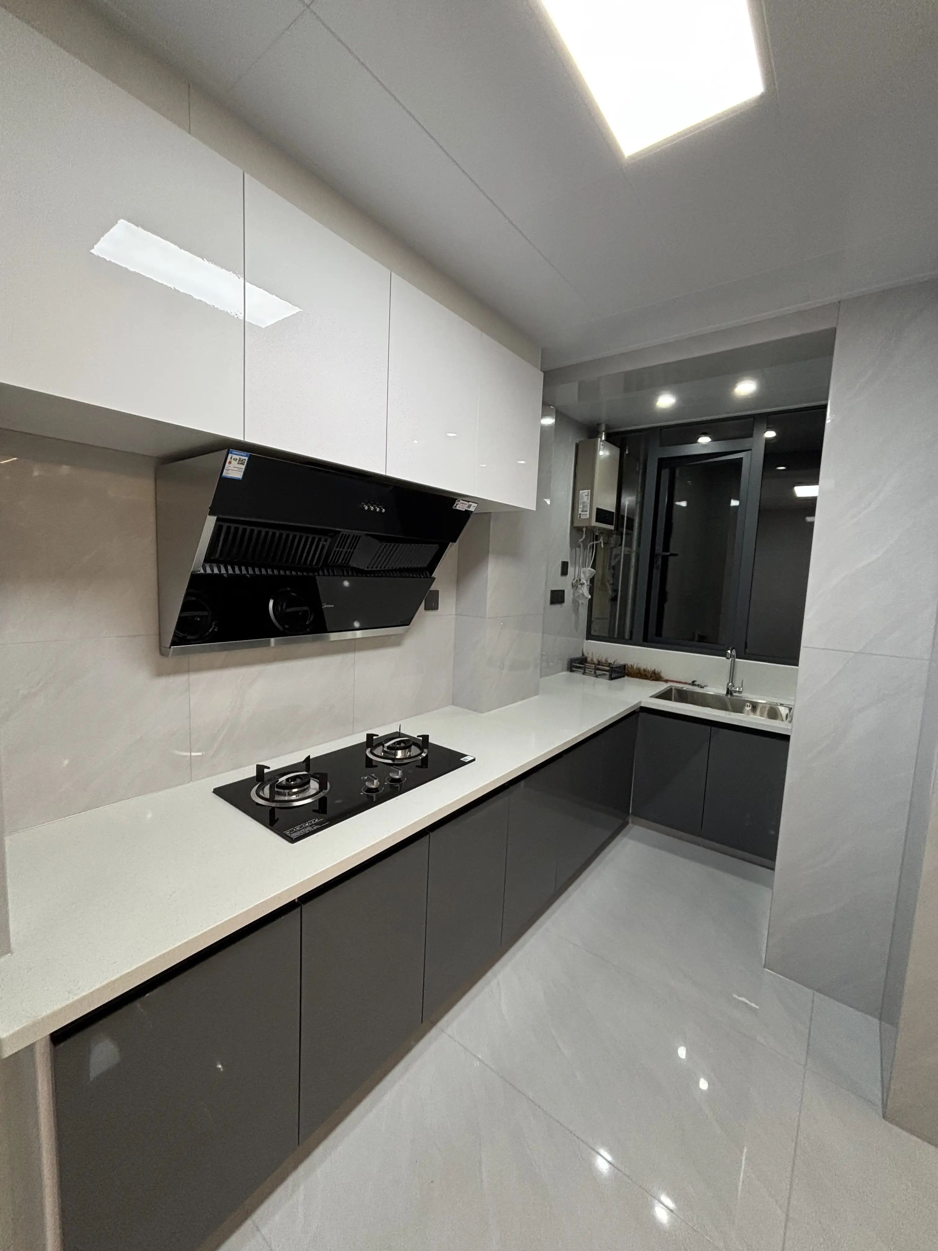 降价了，亏本出售，御湖世家，送车位，全新装修婚房，精装三房，好楼层