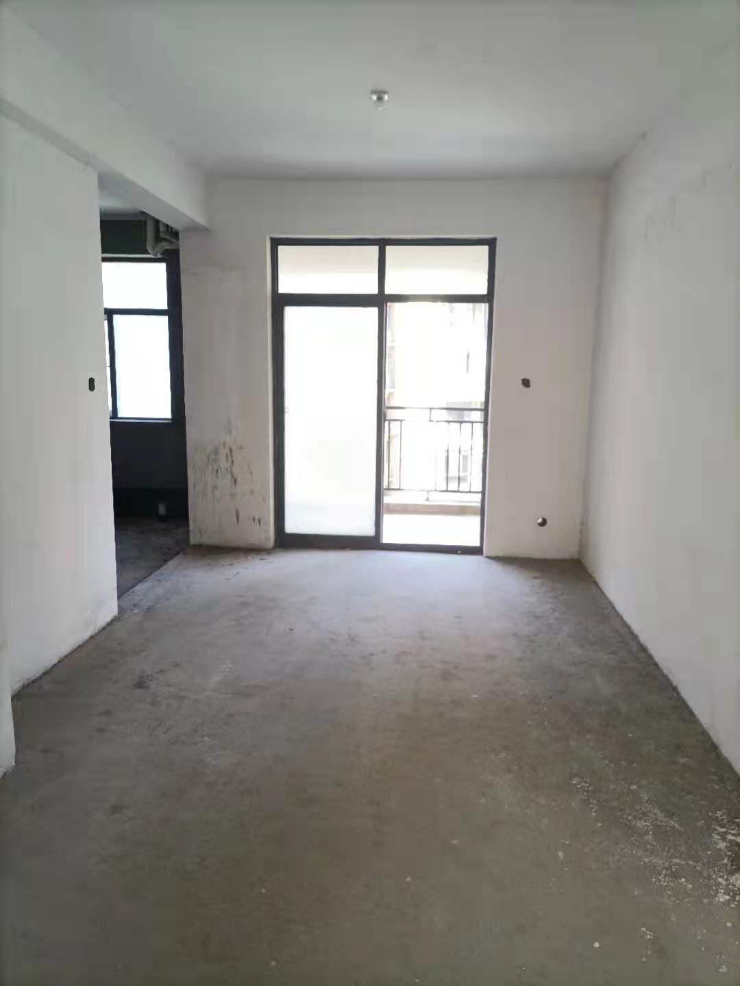 三丰鼎城毛坯大平层，采光非常好。户型大气，满两年，有钥匙