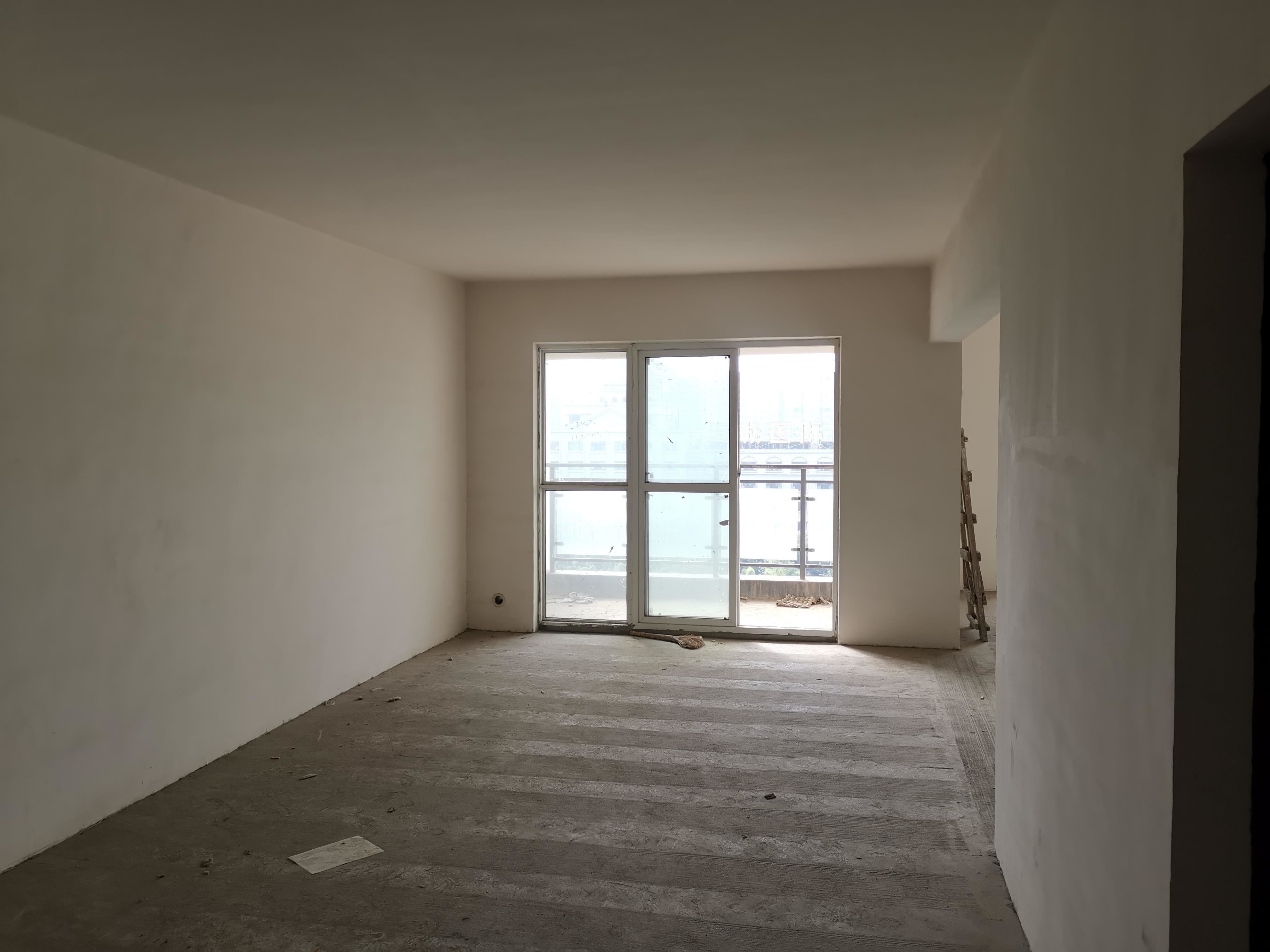 福星城毛坯  电梯好楼层 采光瞎到位 有钥匙随时看证满两年