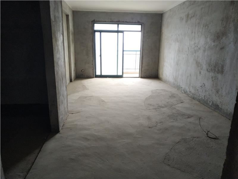 时代广场毛坯大三房，首付12万，证满2年 有钥匙看房方便