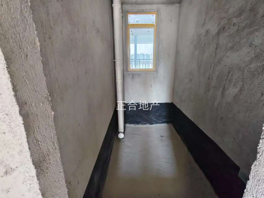 城南，朝阳丽景，稀缺两房，房东亏本出售，电梯中间楼层13楼