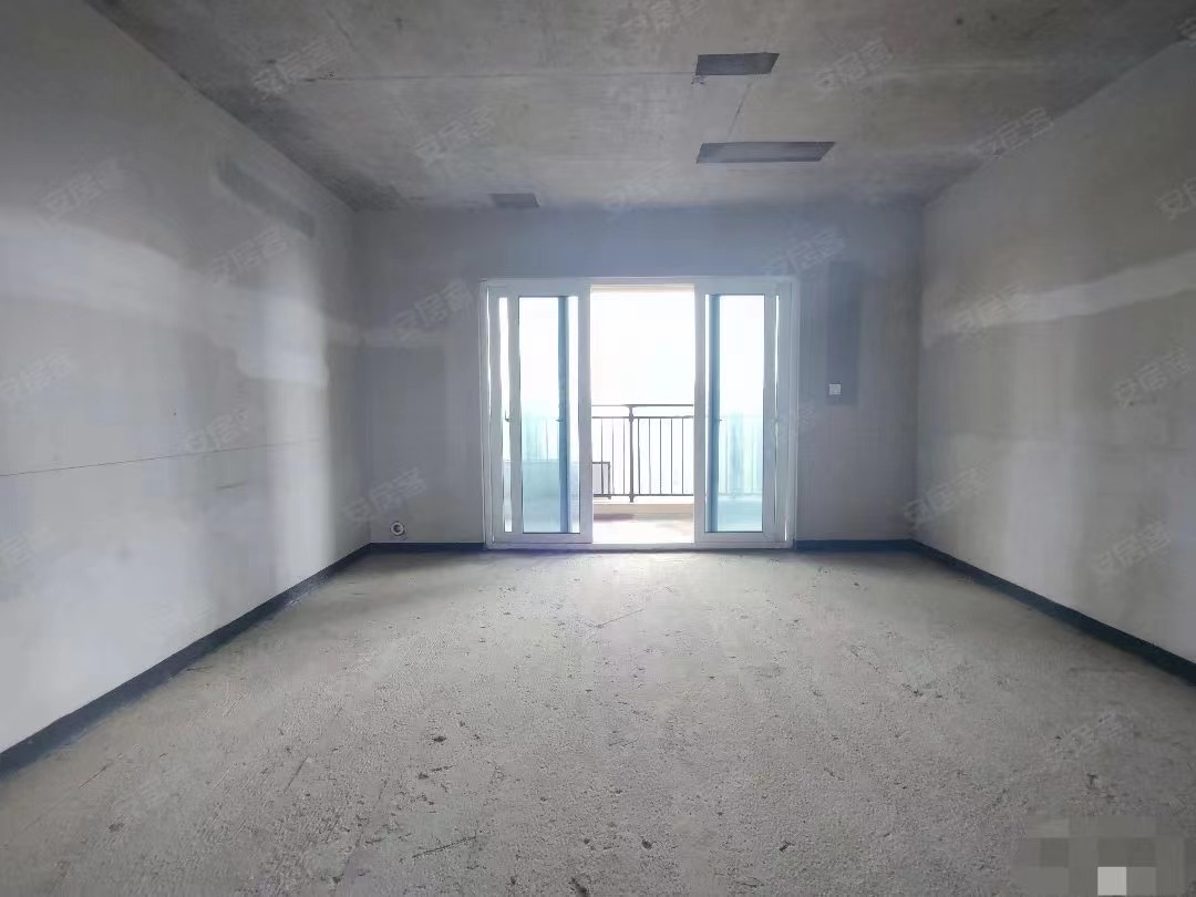 房东直接跟你减1500 ，碧桂园，1梯1户 单价4700，小高层，南北双阳台，证满二