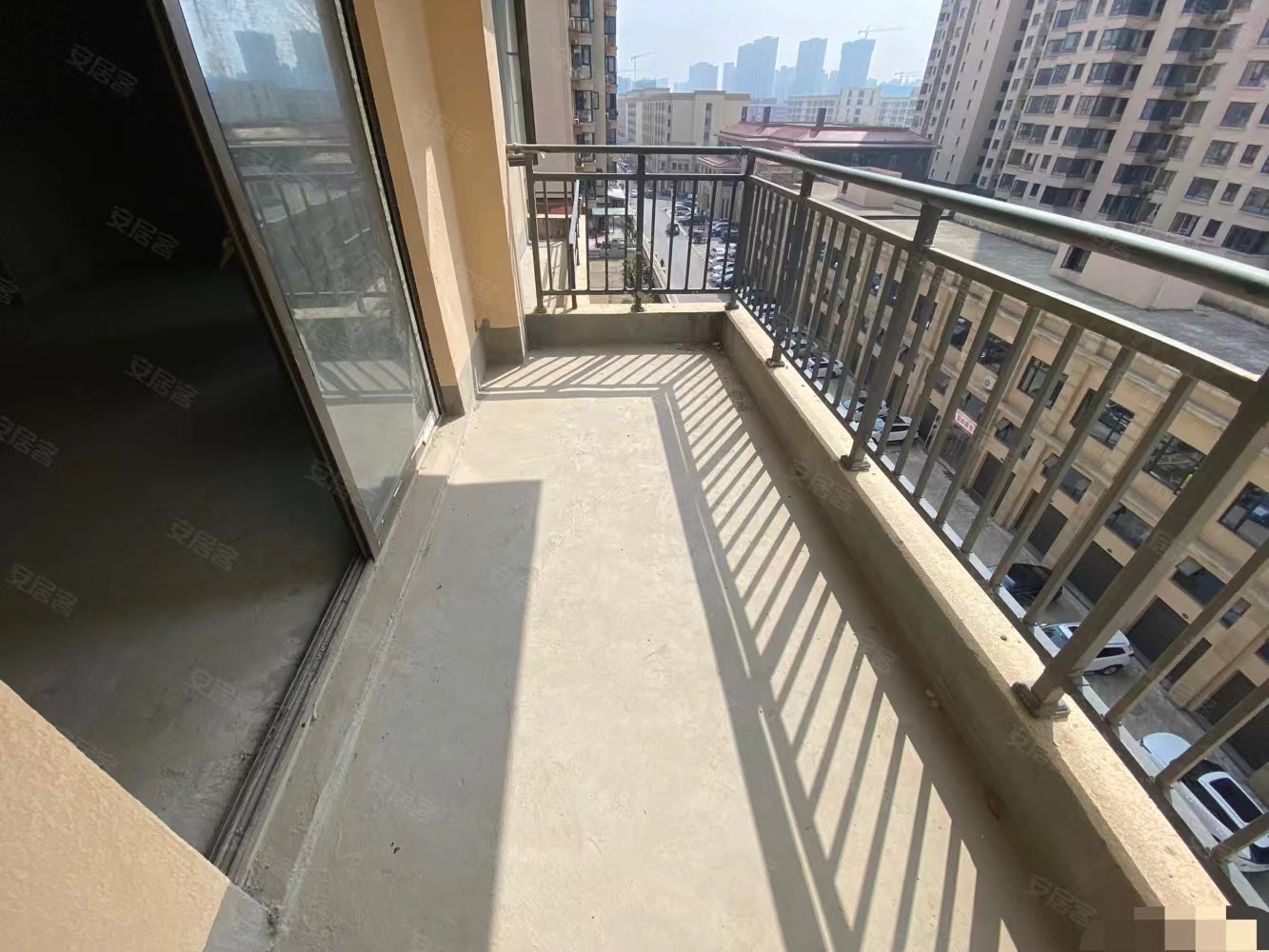 26，荣怀小高层，好楼层11楼，双阳台边户，毛坯三房，证满二