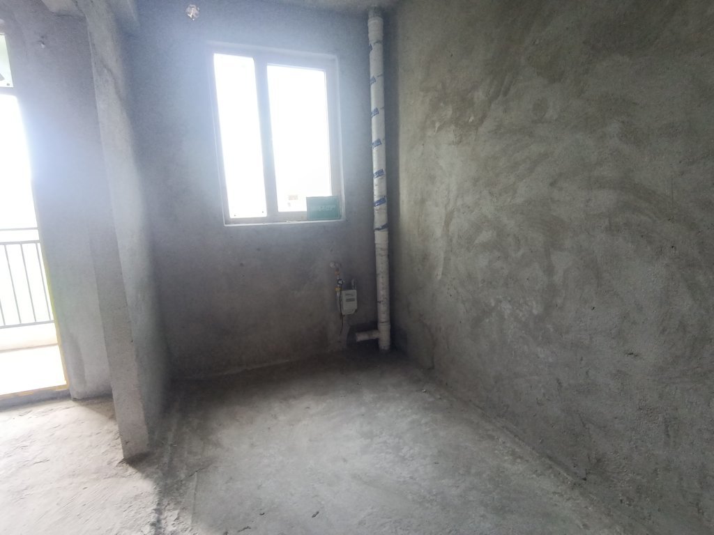 蓝天新城毛坯大三房南北通透看房方便