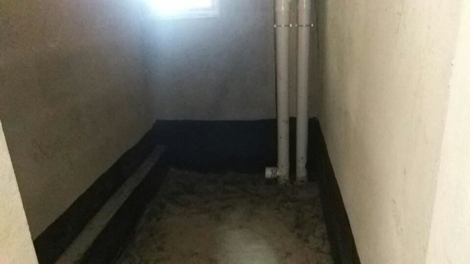 锦江国际95平米毛坯两房中间楼层诚意出售30万有钥匙！