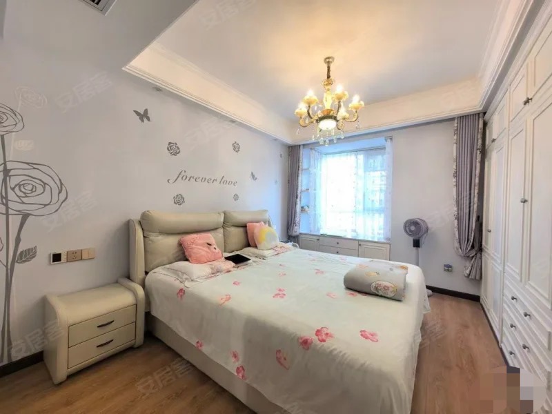 176，捡漏，和合四期，精装三房，单价5500，芝华士沙发，边户，好楼层满五