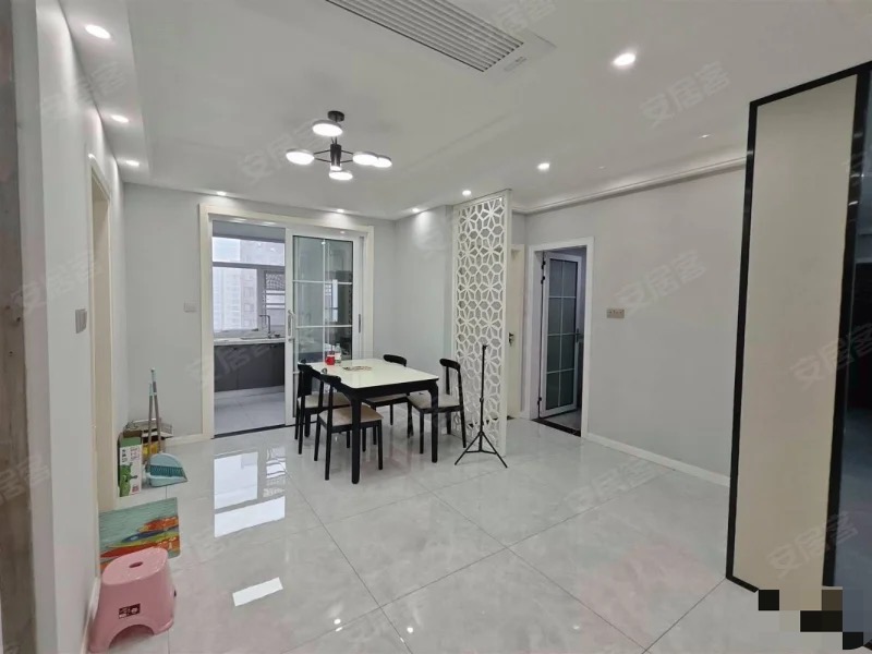 城南，沔阳公馆，精装大三房，电梯好楼层20楼，东边户，装修9.9成新，证满二