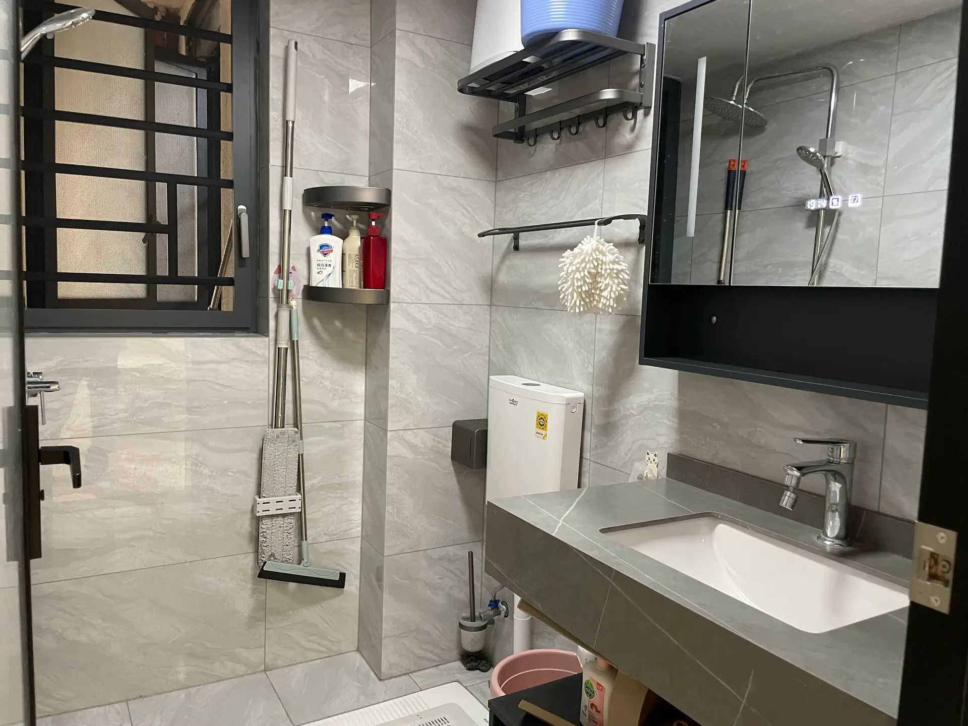 急售，城南，蓝天白云，全新精装三房两卫，证满二，