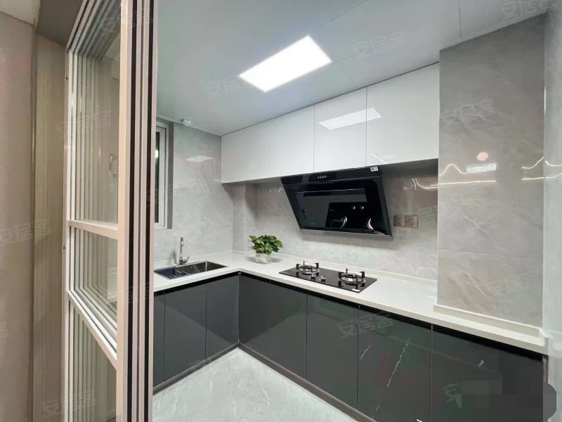 急售,满庭春7期，精装三房两卫，全新装修,好楼层，兔宝宝板材格力中央空调,毛坯价格买精装