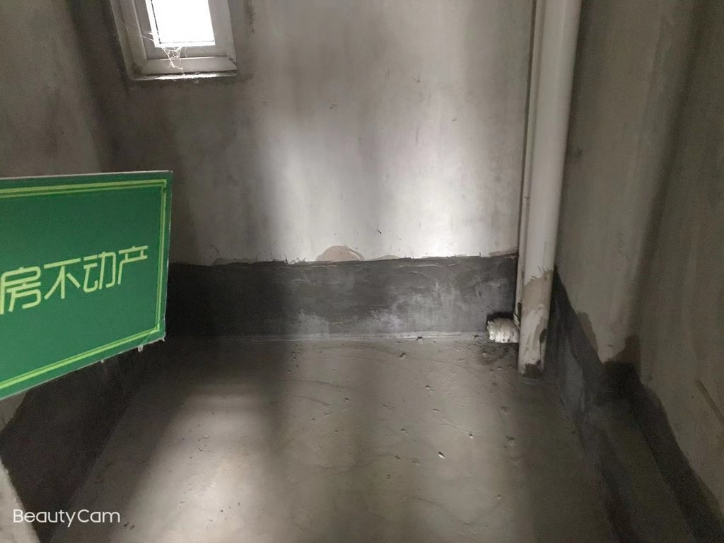 路安花苑，新八中附近，毛坯三房房，南北通透，采光好，小区环境好