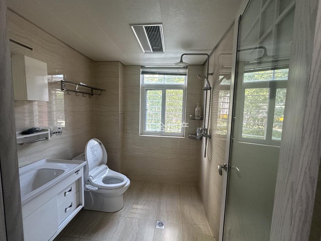 ？降价了，福星城，精装三房，9成新，全屋中央空调带供暖，证满二