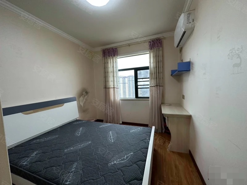 城南，新城壹号5期，精装三房两卫，双阳台，电梯好楼层，满二