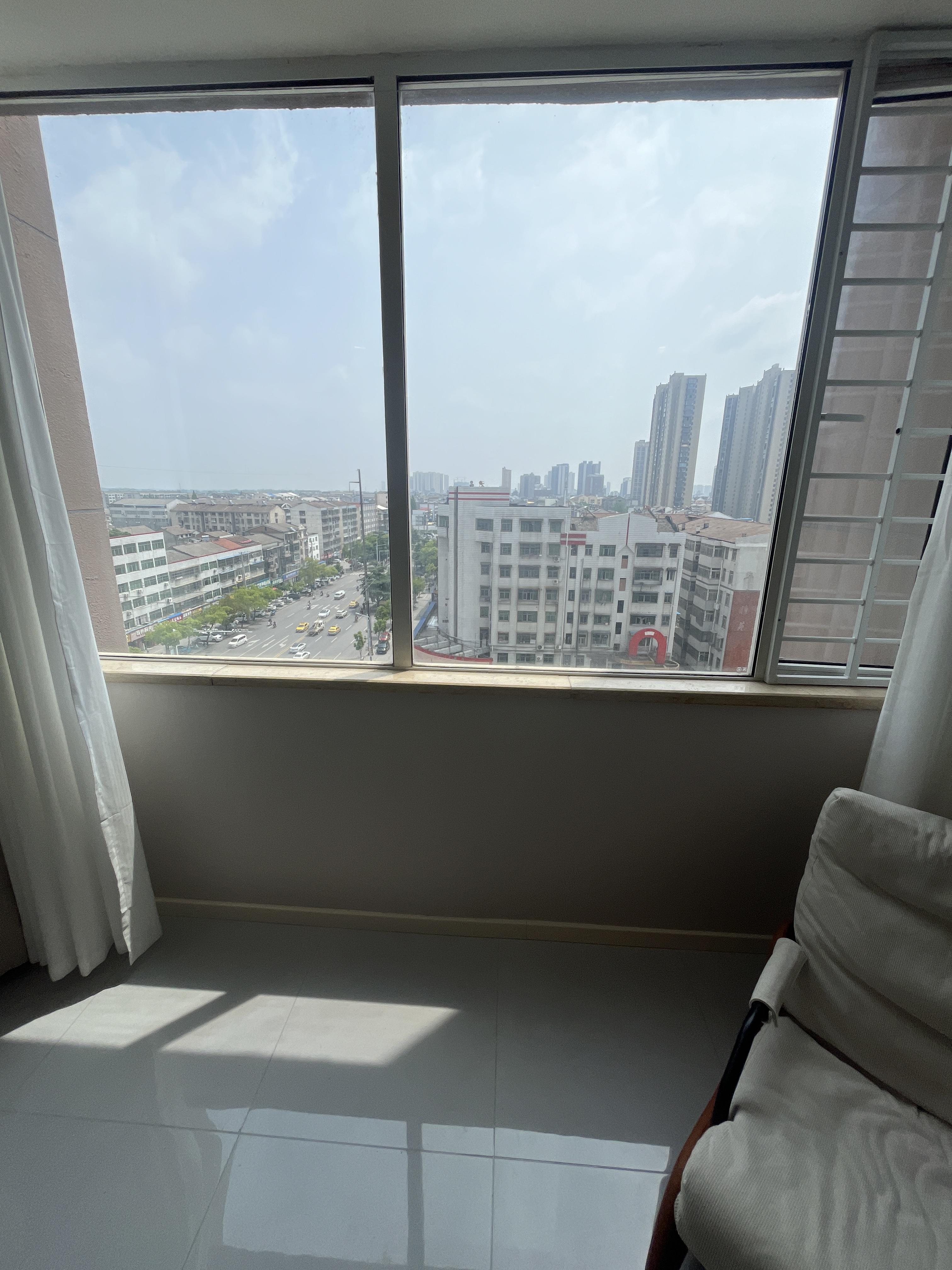 降价了，天下城市星座，9.9新装修，单价4500，看中可谈