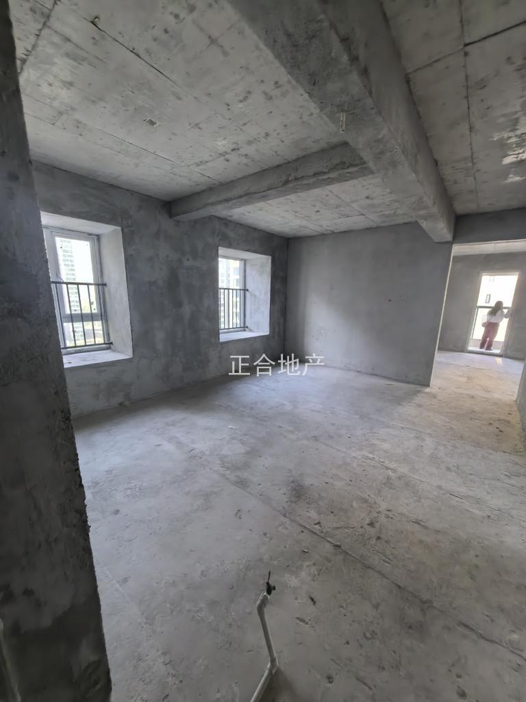 城南，蓝天花园，小高层，纯边户，好楼层12楼，带拐角大阳台，单价只要6400，一梯一户