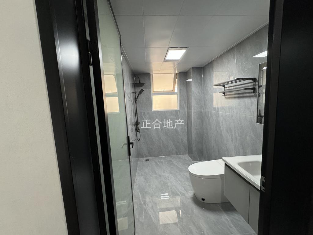 满庭春•七期，精装3房2卫，全新品牌装修，电梯中间楼层，证满二，拎包入住