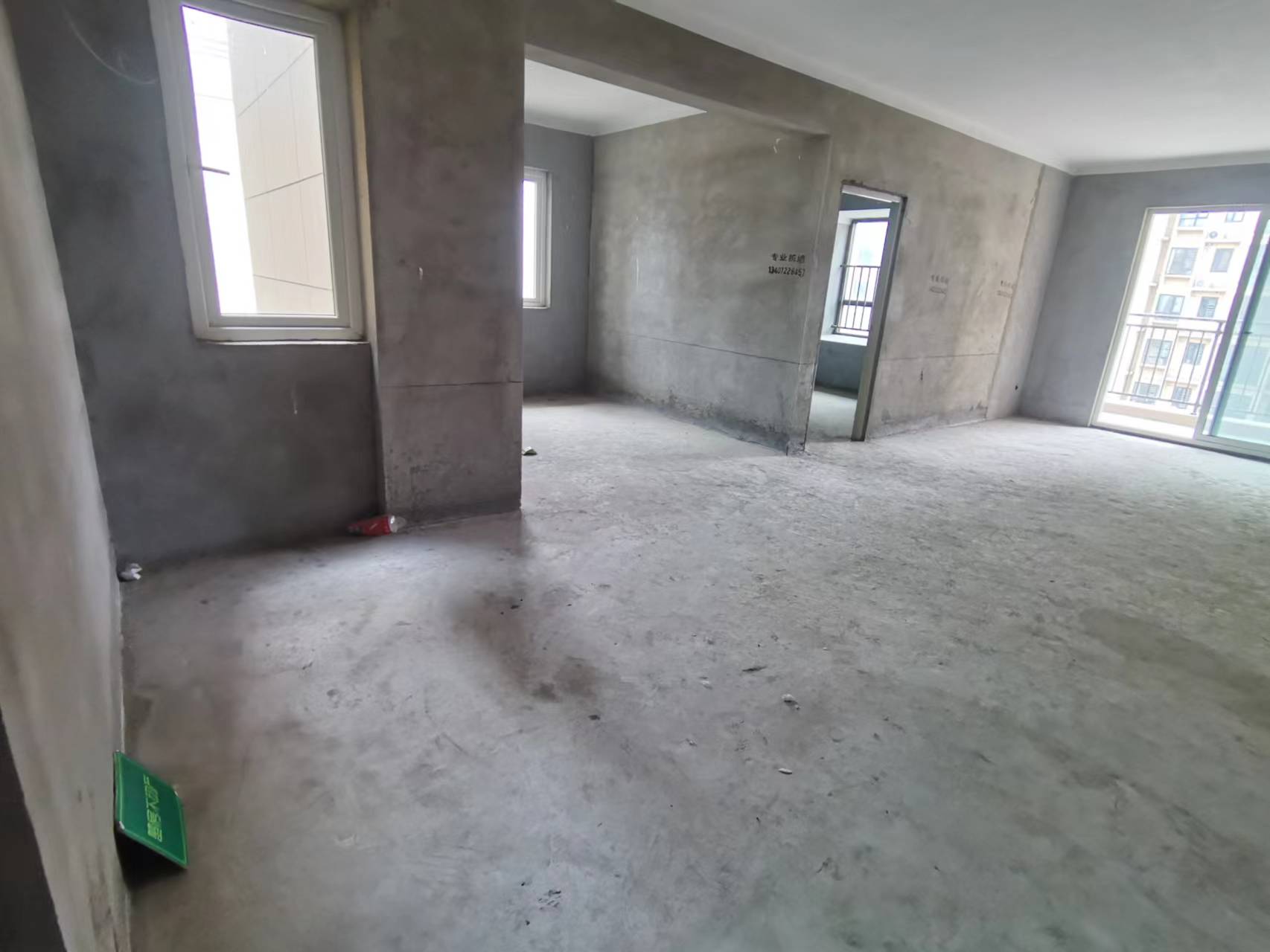 森林国际毛坯三房户型方正看房方便房东诚意出售