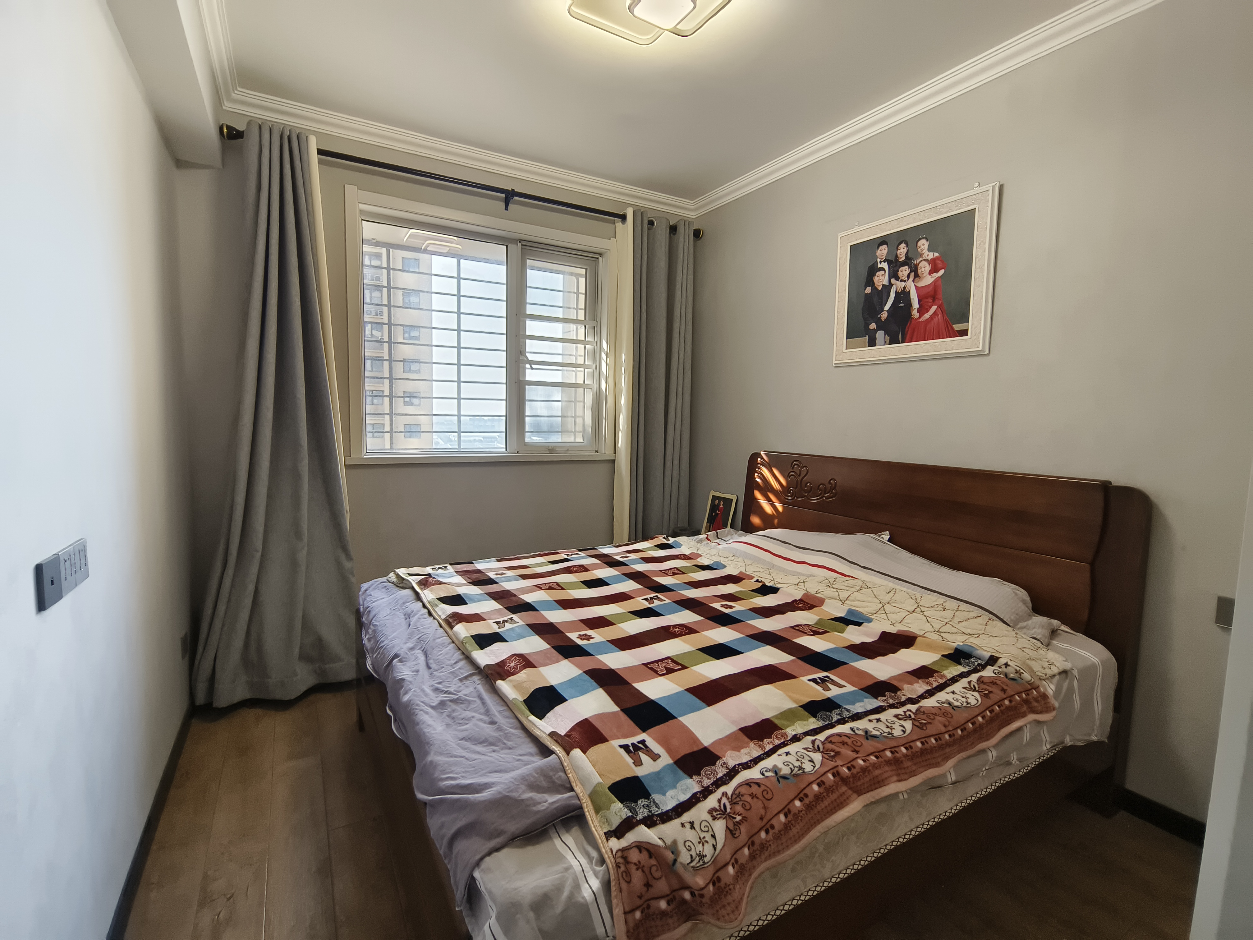 满庭春.精装三房.房子成色新.看房方便