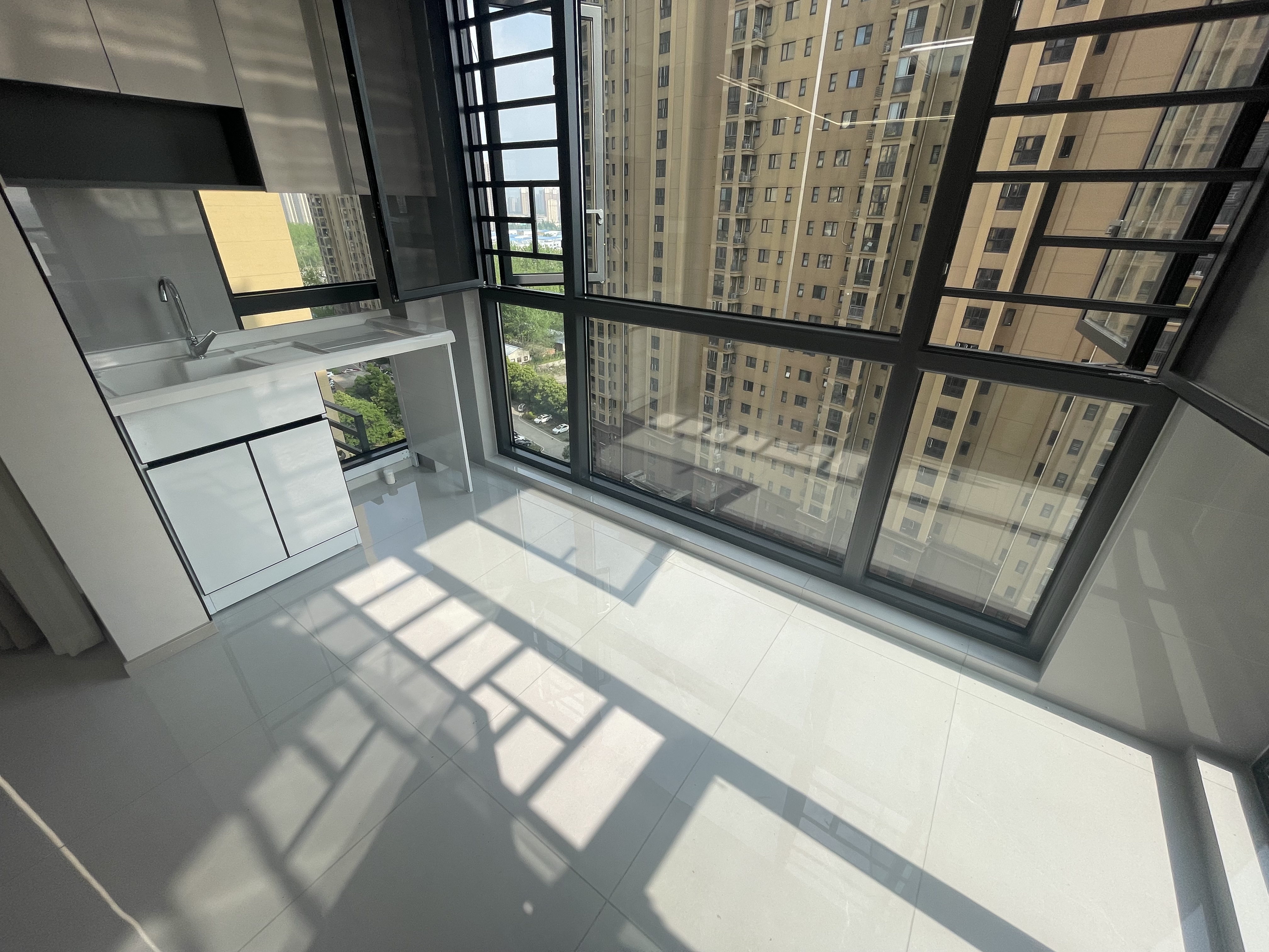 满庭春全新装修三房视野无遮挡阳台看下去就是操场不用接送了