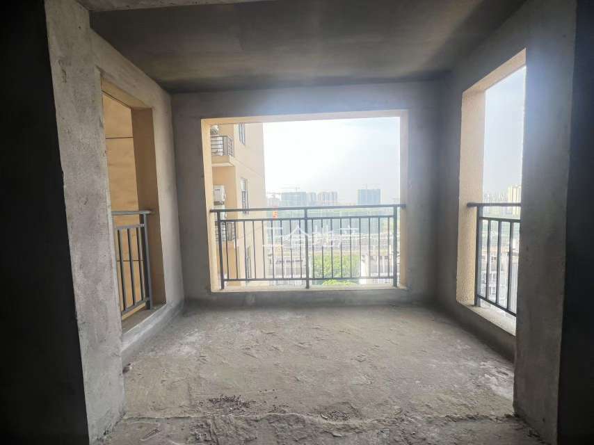 捡漏，元泰清华园，中间好楼层，毛坯3房2厅2卫🈵️五，单价4100，老‮好